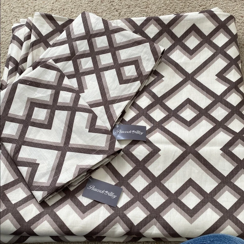 Beautiful Linen Duvet Cover. Queen. 1 King Sham/1 Standard Sham. NWT.